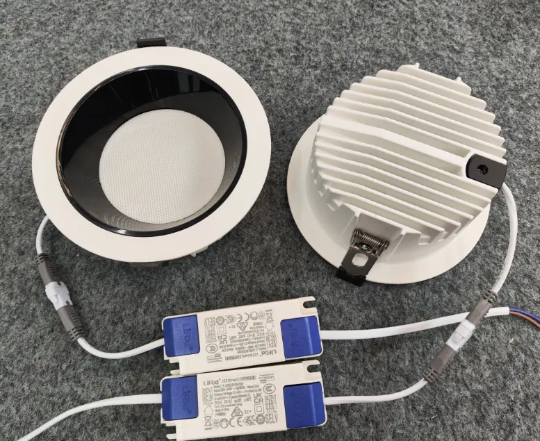 Anti-glare downlights
