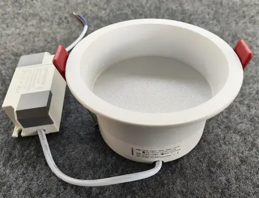 Deep anti-glare downlight