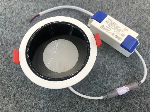 Anti-glare downlights