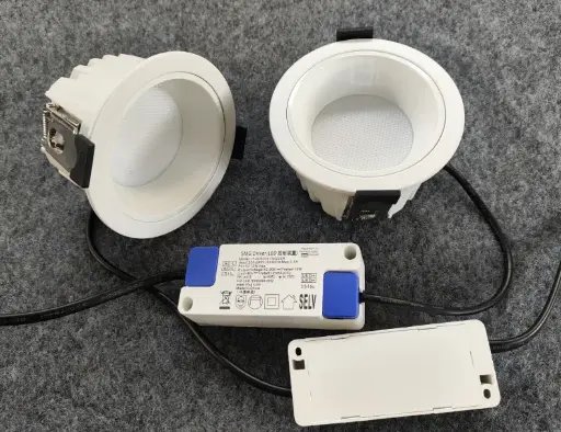 Anti-glare downlights
